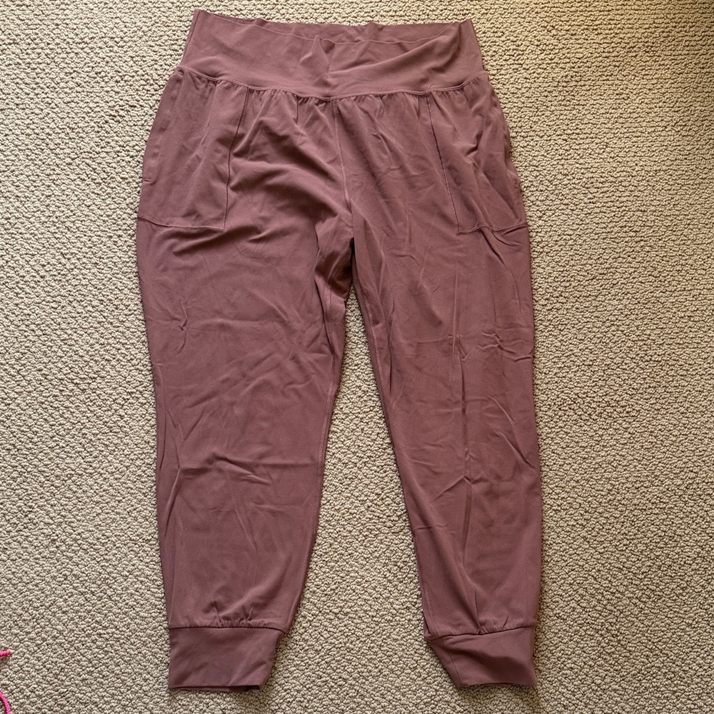 Athleta Salutation Jogger in Powervita